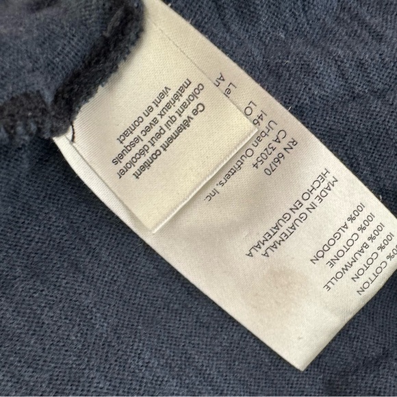 We the free 💎 distressed tshirt navy blue hem distressed and pin sleeves cute - Picture 7 of 8